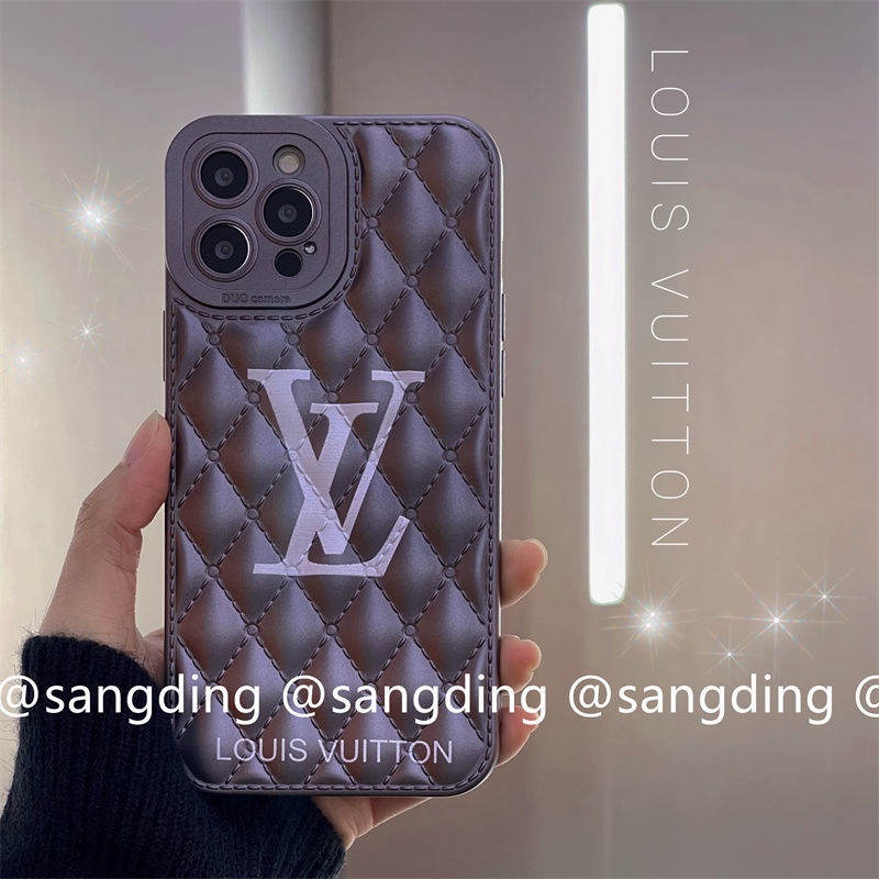 Lv Louis Vuitton iphone 18 pro max jacket case quilted leather case - full print back view 4 Lv Louis Vuitton iphone 18 pro max jacket case quilted leather case - full print back view 4